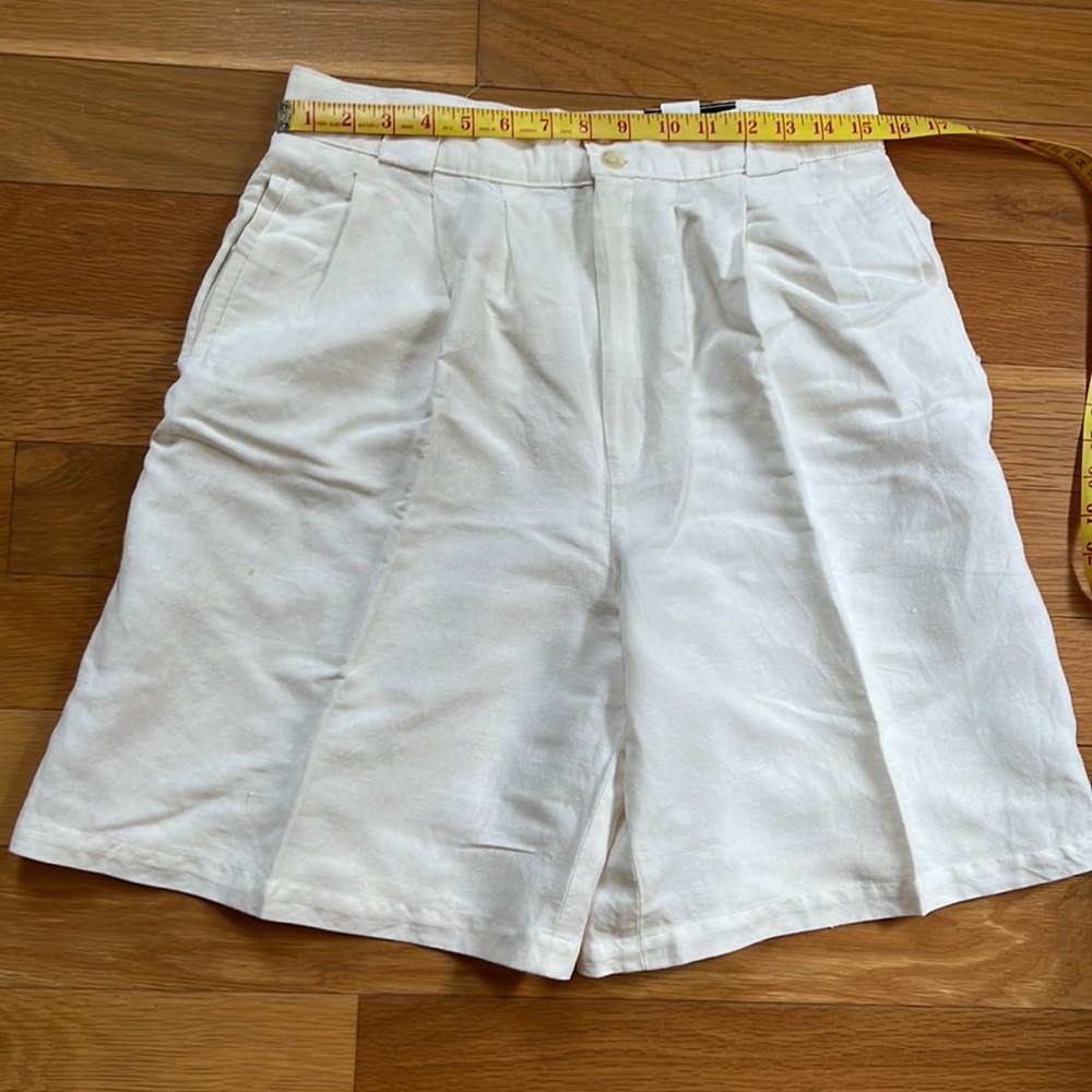 White bermudas shorts